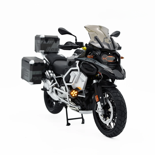 🏍️ 1/6 Scale Alloy Adventure Motorcycle – Light & Spray Action! 💡💧